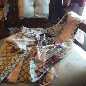 Exquisite Gucci scarf